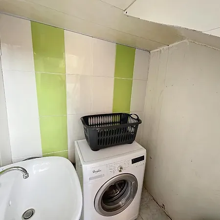 דירה F2 Avec Terrasse, Climatisation Et Proche Des Thermes - - Fr-1-451-202