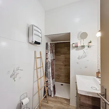 F2 Avec Terrasse, Climatisation Et Proche Des Thermes - - Fr-1-451-202 * Lamalou-les-Bains