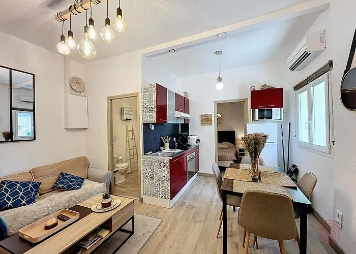 F2 Avec Terrasse, Climatisation Et Proche Des Thermes - - Fr-1-451-202 *