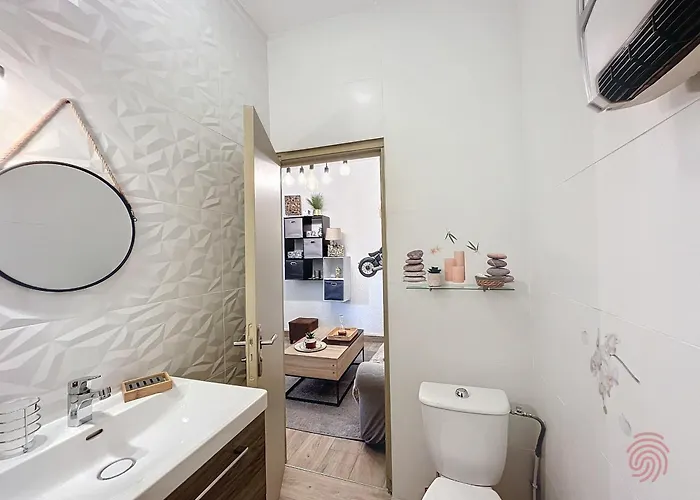 F2 Avec Terrasse, Climatisation Et Proche Des Thermes - - Fr-1-451-202 *